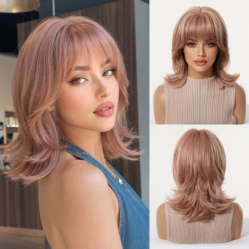 Wig Fiber Net - วิกผมผู้หญิงมีหน้าม้า ทรงหางหมาป่า ผมสั้นสีชมพู หมวกตาข่ายลายกุหลาบ ทำจากเส้นใยทนความร้อน ทันสมัย